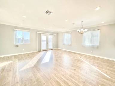 Main picture of 4461 1/2 Rosewood Ave