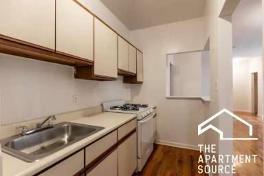 Main picture of 654-64 W Cornelia Ave