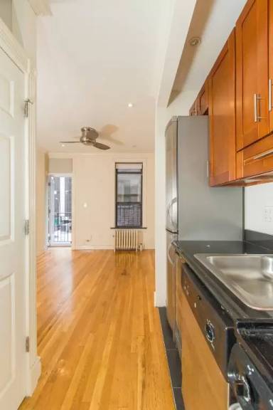 Main picture of 336 E 18th St