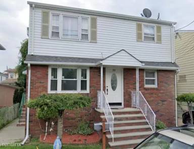 Main picture of 30 Columbia Ln