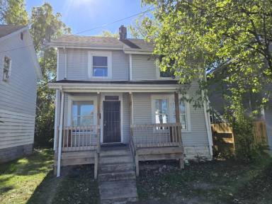 Main picture of 989 McClelland Ave