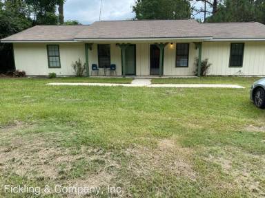 Main picture of 663 Country Club Rd