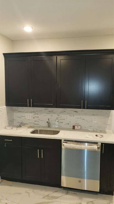 Main picture of 836 Jackson Ave