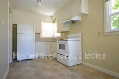Main picture of 207 S Beach St