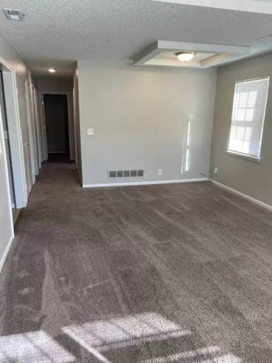 Main picture of 1044 E Huntington Cir