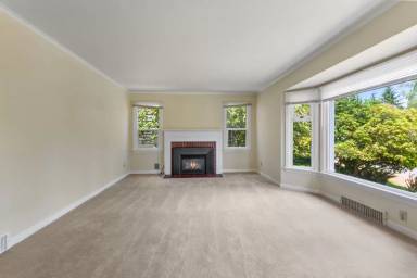 Main picture of 2701 NE 90th St