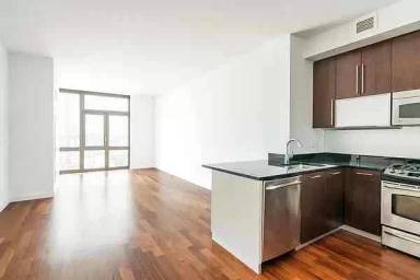 Main picture of 105 York St