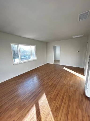 Main picture of 10231 Darby Ave