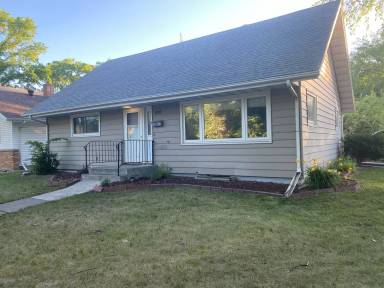 Main picture of 920 College St N
