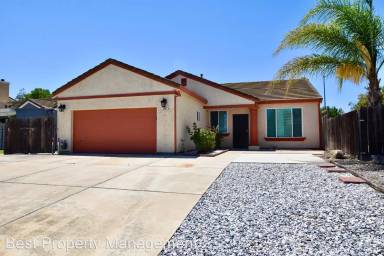 Main picture of 300 Lakespring Pl