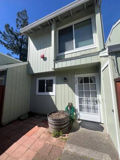 Main picture of 650 Racquet Club Cir