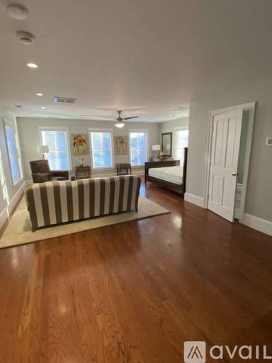 Main picture of 331 E Dover St