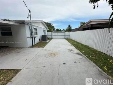 Main picture of 15640 SW 102nd Pl