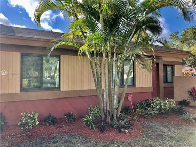 Main picture of 9680 SW 152nd Ave