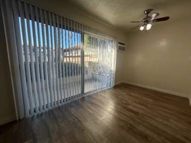 Main picture of 409 N Los Robles Ave