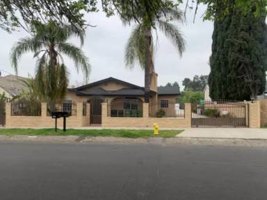 Main picture of 13353 Reedley St