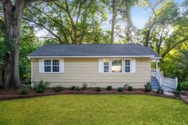 Main picture of 1900 Meadow Ln