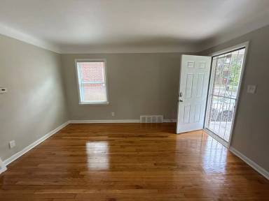 Main picture of 18693 Eureka St