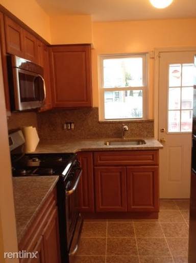 Main picture of 152 Walton Ave