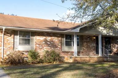 Main picture of 3907 Kingsbridge Rd