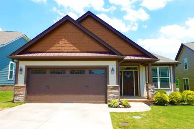Main picture of 125 Bur Oak Dr