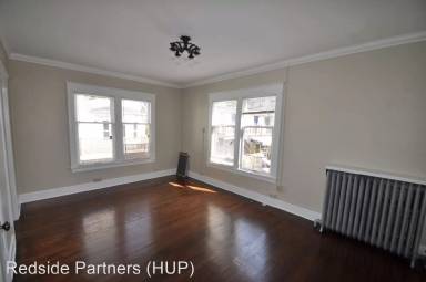 Main picture of 220 Belmont Ave E
