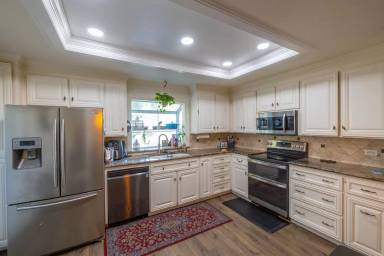 Main picture of 70 Snyder Way