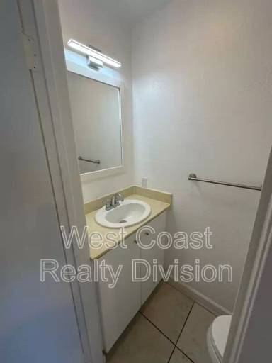 Main picture of 2741 Menlo Ave