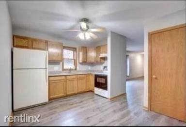 Main picture of 3314 S Chicago Ave
