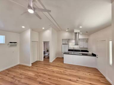Main picture of 2390 Ivy Rd
