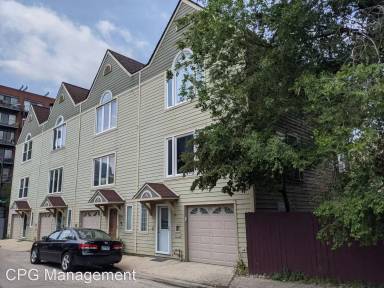 Main picture of 900 W Erie St