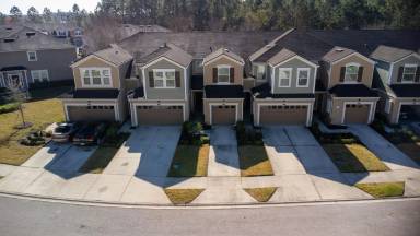 Main picture of 143 Paradas Pl
