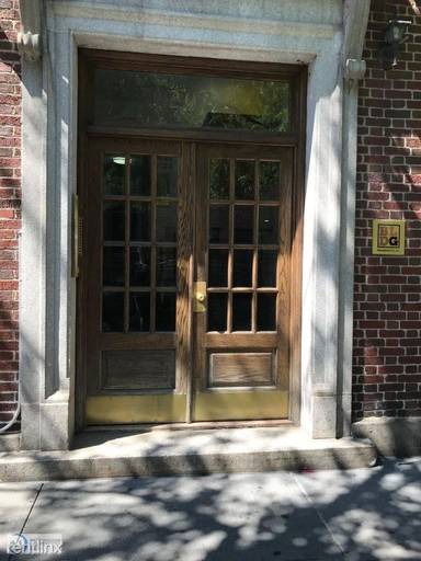 Main picture of 207 W 11th St