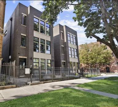 Main picture of 4402 S Prairie Ave