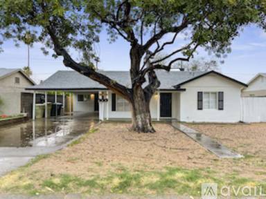 Main picture of 3039 E Oak St