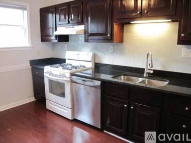 Main picture of 32 Holyoke Rd
