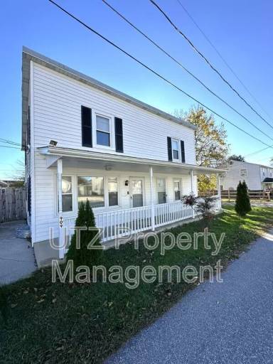 Main picture of 909 Central Ave