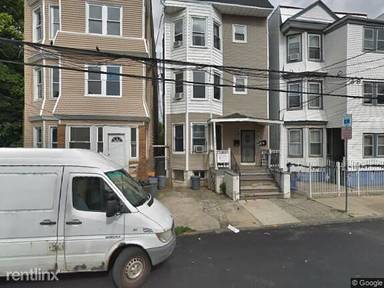 Main picture of 299 S 19th St