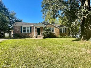 Main picture of 2558 Rhododendron Ave