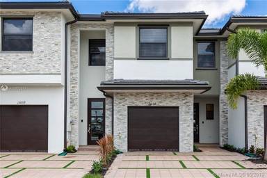 Main picture of 15843 NW 90th Ct