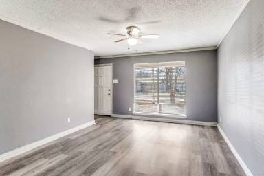 Main picture of 10511 Castlerock Dr