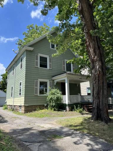 Main picture of 935 Goodman St S