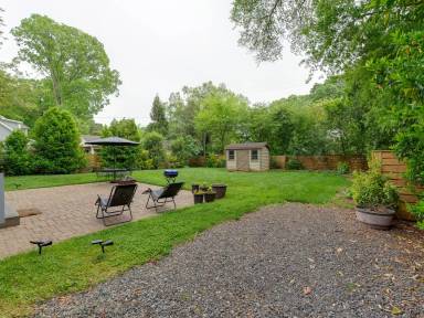 Main picture of 823 Sedgefield Rd