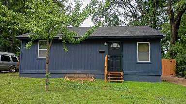Main picture of 2900 Flora Ave
