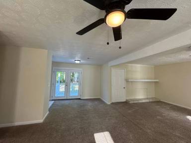Main picture of 5910 Peco Ln