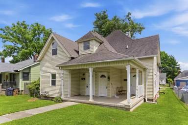 Main picture of 306 E Burwell Ave