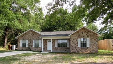 Main picture of 5715 Divot Ln