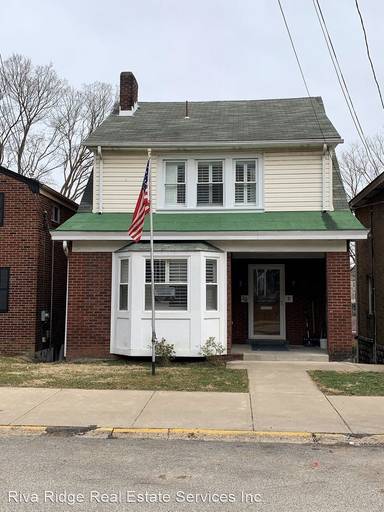 Main picture of 225 Hallock St