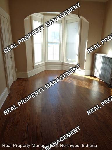 Main picture of 139 Center St