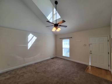 Main picture of 211 Brook Ct